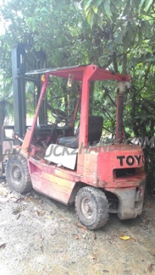 โฟล์ค ลิฟต์ โตโยต้า ยกสูง 4 เมตร สองตัน พร้อมใช้ โฟล์ค ลิฟต์ โตโยต้า ยกสูง 4 เมตร สองตัน พร้อมใช้