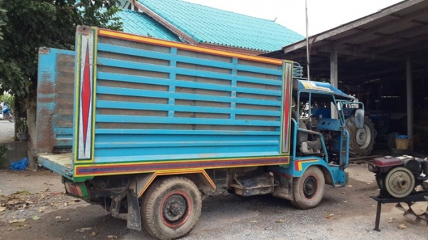 ขายอีแต๋น รถ 4 ล้อดั้มอีซูซุ เครื่อง 85 แรงม้า 4BA 1 เครื่องแน่นมากๆๆครับบรรทุก 5 เกวียนสบายครับ