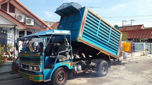 ขายอีแต๋น รถ 4 ล้อดั้มอีซูซุ เครื่อง 85 แรงม้า 4BA 1 เครื่องแน่นมากๆๆครับบรรทุก 5 เกวียนสบายครับ