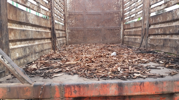 ขายด่วนลูกพ่วงสองเพลาไม่ดั้มปี47ยาว6เมตรสภาพพร้อมใช้ราคาเบาๆโทร0843923995