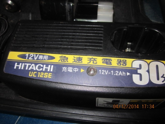 ไขควงไร้สาย HITACHI 12 โวลท์ ญี่ปุ่นแท้ อุปกรณ์ครบ ไฟ 100 แต่แปลงได้ครับ