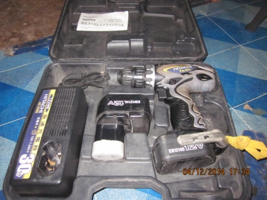 ไขควงไร้สาย HITACHI 12 โวลท์ ญี่ปุ่นแท้ อุปกรณ์ครบ ไฟ 100 แต่แปลงได้ครับ
