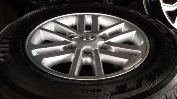 ขายล้อ TOYOTA ขอบ17พร้อมยางป้ายแดงชุดละ26000