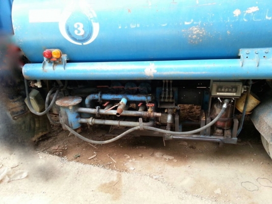 รถอีซูซุ 6 ล้อ บรรทุกน้ำมัน 115 แรงม้า. ปี 39 ( รถห้างแท้ ) สนใจติดต่อ 081 - 6079515 รถอีซูซุ 6 ล้อ บรรทุกน้ำมัน 115 แรงม้า. ปี 39 ( รถห้างแท้ ) สนใจติดต่อ 081 - 6079515