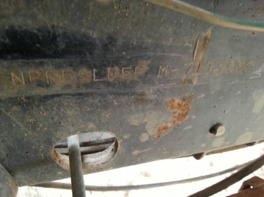 รถอีซูซุ 6 ล้อ บรรทุกน้ำมัน 115 แรงม้า. ปี 39 ( รถห้างแท้ ) สนใจติดต่อ 081 - 6079515 รถอีซูซุ 6 ล้อ บรรทุกน้ำมัน 115 แรงม้า. ปี 39 ( รถห้างแท้ ) สนใจติดต่อ 081 - 6079515