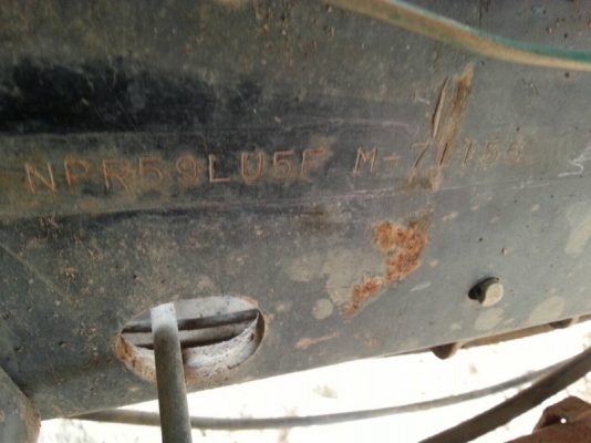 รถอีซูซุ 6 ล้อ บรรทุกน้ำมัน 115 แรงม้า. ปี 39 ( รถห้างแท้ ) สนใจติดต่อ 081 - 6079515 รถอีซูซุ 6 ล้อ บรรทุกน้ำมัน 115 แรงม้า. ปี 39 ( รถห้างแท้ ) สนใจติดต่อ 081 - 6079515