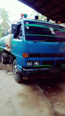 รถอีซูซุ 6 ล้อ บรรทุกน้ำมัน 115 แรงม้า. ปี 39 ( รถห้างแท้ ) สนใจติดต่อ 081 - 6079515 รถอีซูซุ 6 ล้อ บรรทุกน้ำมัน 115 แรงม้า. ปี 39 ( รถห้างแท้ ) สนใจติดต่อ 081 - 6079515