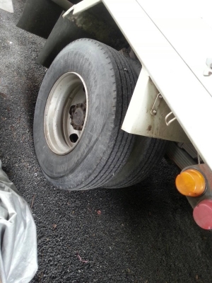 รถฮีโน่  6  ล้อ ทูโถ้ รั้ว  130 แรงม้า. ปี 47  สนใจติดต่อ  081 - 6079515