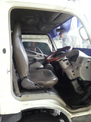 รถฮีโน่  6  ล้อ ทูโถ้ รั้ว  130 แรงม้า. ปี 47  สนใจติดต่อ  081 - 6079515