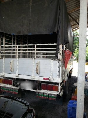 รถฮีโน่  6  ล้อ ทูโถ้ รั้ว  130 แรงม้า. ปี 47  สนใจติดต่อ  081 - 6079515