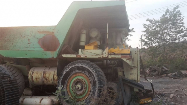 ขายรถดัมพ์เบอร์หินใหญ่ ยี่ห้อ ยูคิก เครื่องวอลโว่ มี 3 คันราคาคันละ 750000 ขายเหมา 2100000