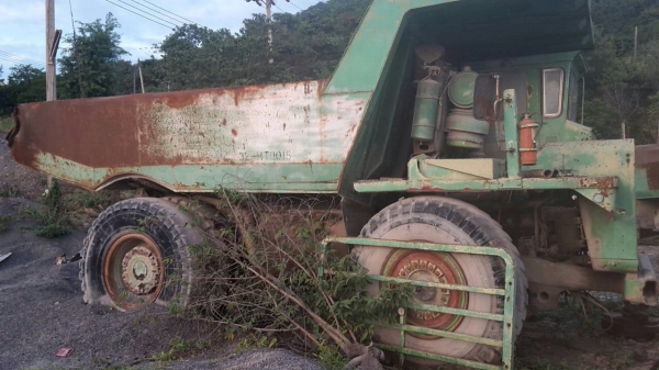 ขายรถดัมพ์เบอร์หินใหญ่ ยี่ห้อ ยูคิก เครื่องวอลโว่ มี 3 คันราคาคันละ 750000 ขายเหมา 2100000