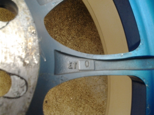 CE28 ขอบ15 หน้า8 หลัง9 พร้อมยาง CE28 ขอบ15 หน้า8 หลัง9 พร้อมยาง