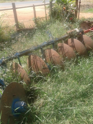 ขายผาน6รถฟอร์ด รถใหญ่ สภาพเก่าเก็บค่ะ