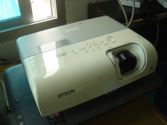ขายโปรเจคเตอร์ EPSON ถูกๆครับ
