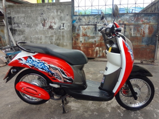 Scoopy i รถปลายปี55 สวยๆหัวฉีดประหยัดน้ำมัน ราคาเบาๆครับ