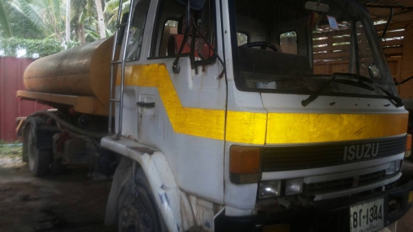 ขายด่วนครับ รถบรรทุกน้ำ ROCK 175 เครื่อง HINO ช่วงล่าง NISSAN ครับ งานนี้ 3 กษัตริย์ เลยนะพี้