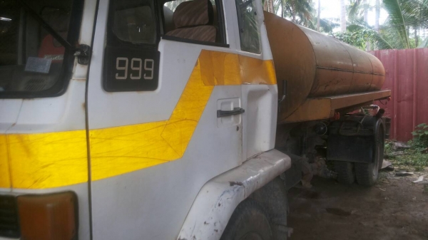 ขายด่วนครับ รถบรรทุกน้ำ ROCK 175 เครื่อง HINO ช่วงล่าง NISSAN ครับ งานนี้ 3 กษัตริย์ เลยนะพี้