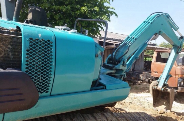 KOMATSU PC 40 รุ่น 7 รถสภาพดีพร้อมใช้งานไม้เลยครับ เครื่องเดิมปั๊มเดิมทำงานได้เร็วคล่องตัวดีไม่มีปัญหา ช่วงล่างเอวแน่น โซ่ใบแทรกประมาณ 60\% พร้อมใช้งานได้เลย ราคาต่อรองได้ครับ