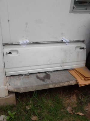 ฝาท้าย ISUZU แบบเปิดดึงซ้ายขวา   TEL.081-427-3941