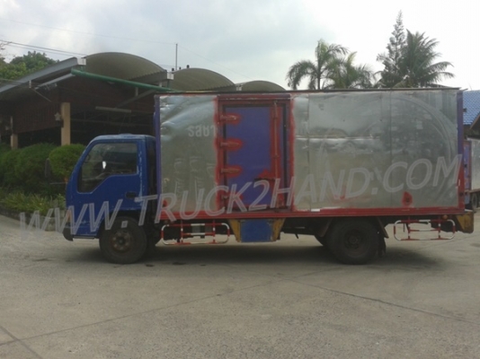 รถบรรทุก 6 ล้อ ตู้แห้ง ยี่ห้อ ISUZU  NPR 120 แรงม้า