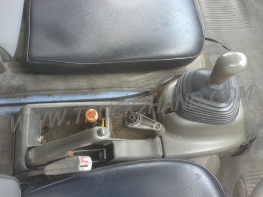 รถบรรทุก 6 ล้อ ตู้แห้ง ยี่ห้อ ISUZU  NPR 120 แรงม้า