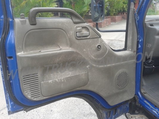 รถบรรทุก 6 ล้อ ตู้แห้ง ยี่ห้อ ISUZU  NPR 120 แรงม้า