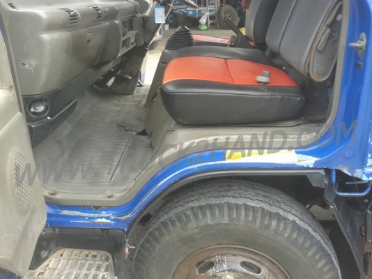 รถบรรทุก 6 ล้อ ตู้แห้ง ยี่ห้อ ISUZU  NPR 120 แรงม้า