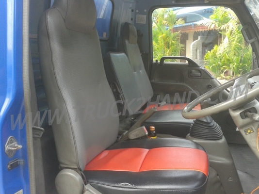 รถบรรทุก 6 ล้อ ตู้แห้ง ยี่ห้อ ISUZU  NPR 120 แรงม้า