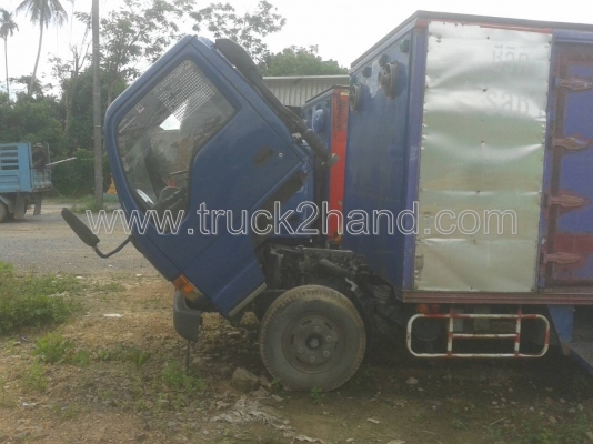 รถบรรทุก 6 ล้อ ตู้แห้ง ยี่ห้อ ISUZU  NPR 120 แรงม้า