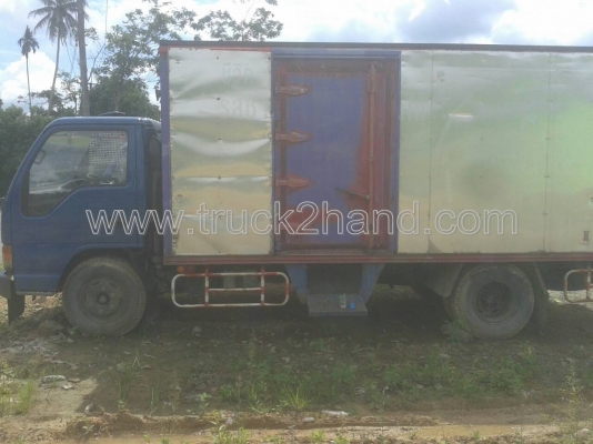 รถบรรทุก 6 ล้อ ตู้แห้ง ยี่ห้อ ISUZU  NPR 120 แรงม้า