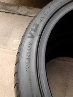 255/35R18 HANKOOK VENTUS V12 EVO ปี2012 ( ไม่มีปะ ) มี 2 เส้น TEL.081-427-3941 255/35R18 HANKOOK VENTUS V12 EVO ปี2012 ( ไม่มีปะ ) มี 2 เส้น TEL.081-427-3941