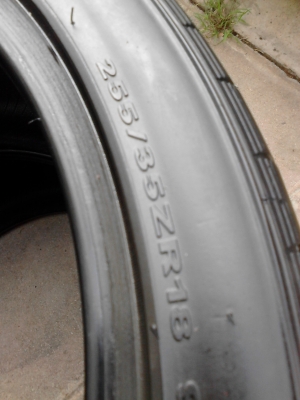 255/35R18 HANKOOK VENTUS V12 EVO ปี2012 ( ไม่มีปะ ) มี 2 เส้น TEL.081-427-3941 255/35R18 HANKOOK VENTUS V12 EVO ปี2012 ( ไม่มีปะ ) มี 2 เส้น TEL.081-427-3941