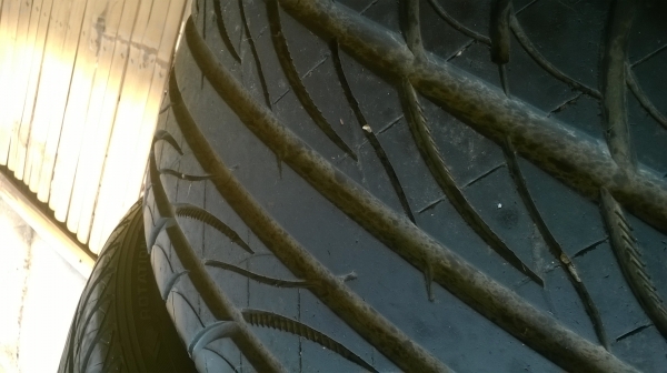 ขายยางขอบ 18 สภาพสวย 245/45/18 ปี 13 สองเส้น ขายยางขอบ 18 สภาพสวย 245/45/18 ปี 13 สองเส้น