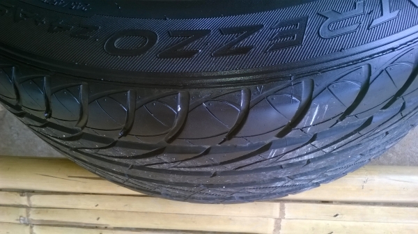 ขายยางขอบ 18 สภาพสวย 245/45/18 ปี 13 สองเส้น ขายยางขอบ 18 สภาพสวย 245/45/18 ปี 13 สองเส้น