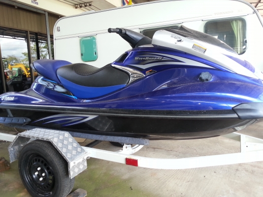 เจ็ตสกี Yamaha Wave Runner พร้อมเทรลเลอร์ลาก