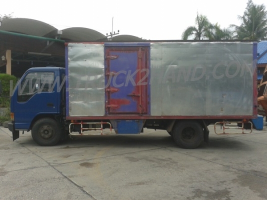รถบรรทุก 6 ล้อ ตู้แห้ง ยี่ห้อ ISUZU  NPR 120 แรงม้า