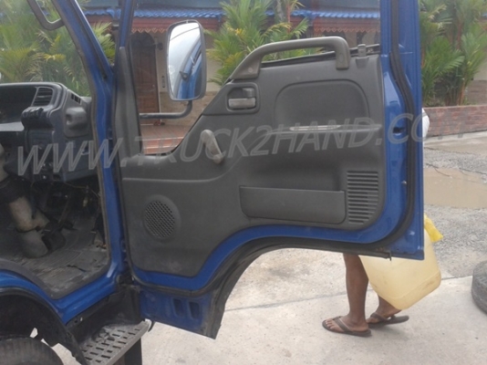 รถบรรทุก 6 ล้อ ตู้แห้ง ยี่ห้อ ISUZU  NPR 120 แรงม้า