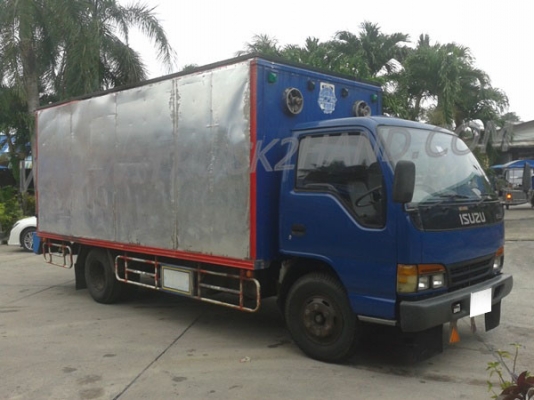 รถบรรทุก 6 ล้อ ตู้แห้ง ยี่ห้อ ISUZU  NPR 120 แรงม้า