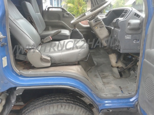 รถบรรทุก 6 ล้อ ตู้แห้ง ยี่ห้อ ISUZU  NPR 120 แรงม้า