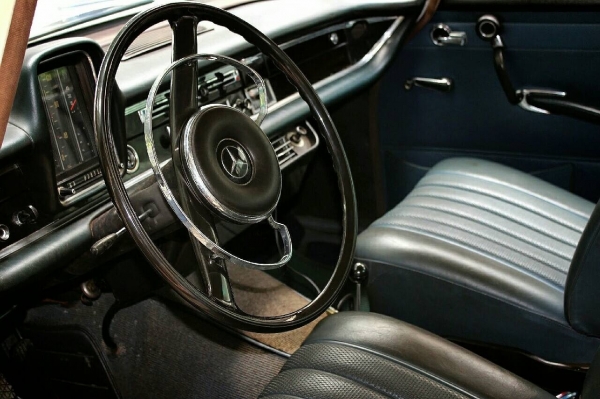 ขายbenz-W110/230 benzine  2300 6สูบ spec american แท้ครับเดิมหมด