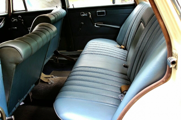 ขายbenz-W110/230 benzine  2300 6สูบ spec american แท้ครับเดิมหมด