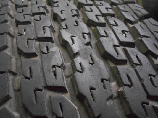 ขายยาง Bridgestone Dueler 265/70/16 กลางปี 12 ดอกสวย ไม่มีปะ 1 คู่/ใส่-ถ่วงฟรีค่ะ