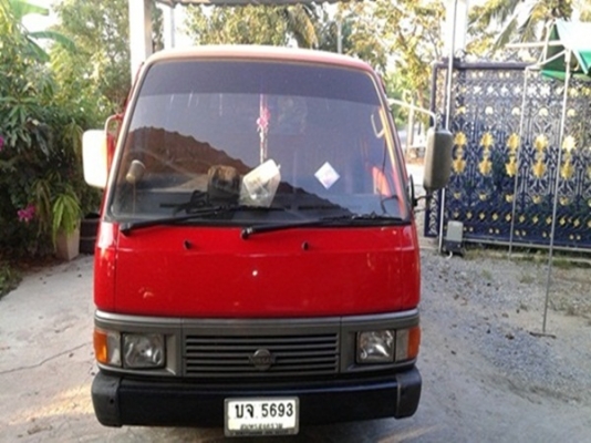 ขายครับรถตู้บรรทุกนิสสันเออแวนสีสวยใส
