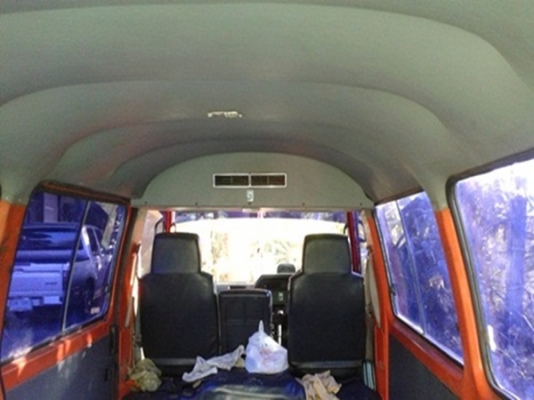 ขายครับรถตู้บรรทุกนิสสันเออแวนสีสวยใส