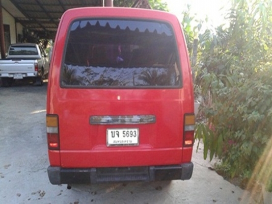 ขายครับรถตู้บรรทุกนิสสันเออแวนสีสวยใส