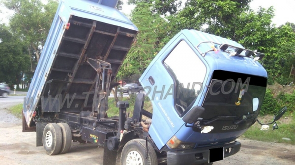 รถบรรทุก 6 ล้อดัมพ์ ISUZU NQR ปีจดทะเบียน 2548 รถบรรทุก 6 ล้อดัมพ์ ISUZU NQR ปีจดทะเบียน 2548