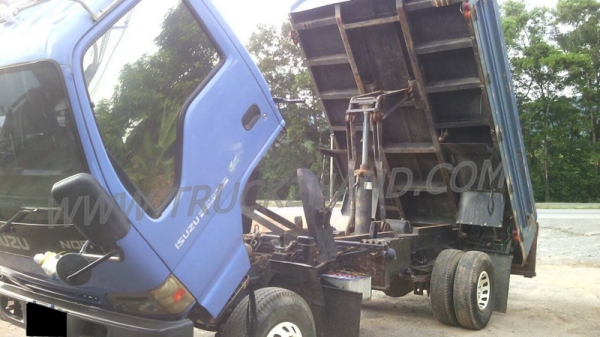 รถบรรทุก 6 ล้อดัมพ์ ISUZU NQR ปีจดทะเบียน 2548 รถบรรทุก 6 ล้อดัมพ์ ISUZU NQR ปีจดทะเบียน 2548