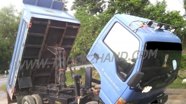 รถบรรทุก 6 ล้อดัมพ์ ISUZU NQR ปีจดทะเบียน 2548 รถบรรทุก 6 ล้อดัมพ์ ISUZU NQR ปีจดทะเบียน 2548