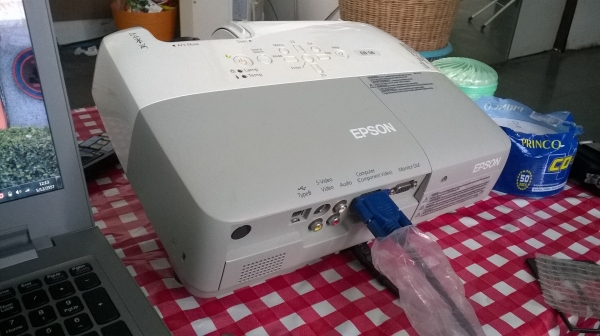 ขายโปรเจ็คเตอร์ EPson EB-S6 4900 บาท 0871691151 ขายโปรเจ็คเตอร์ EPson EB-S6 4900 บาท 0871691151